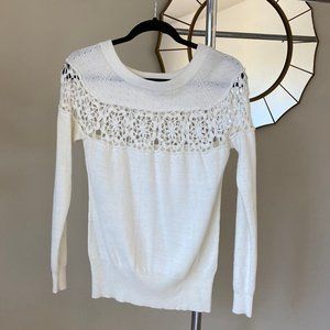 URBAN OUTFITTERS WHITE SWEATER